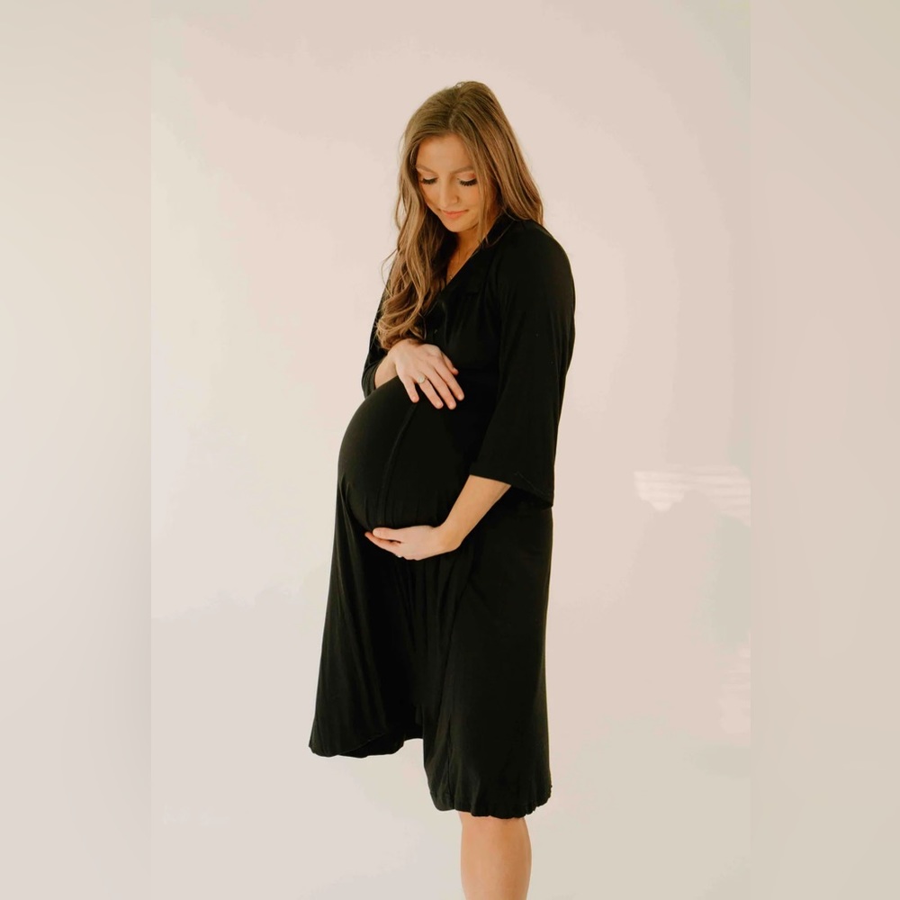 Lila Labor, Delivery and Postpartum Gown in Black. Size “Full Figure”